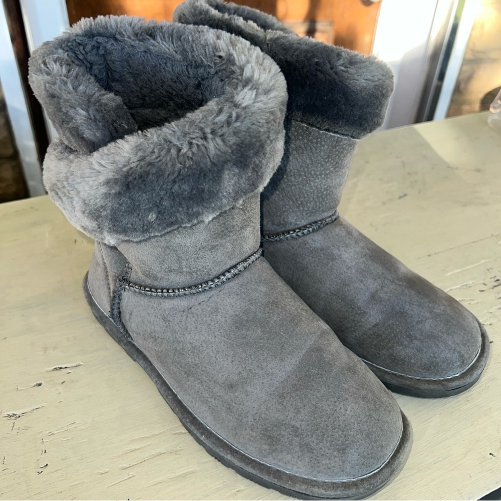 Lamo Essential classic 9" boots faux fur lined grey winter womens size US 9